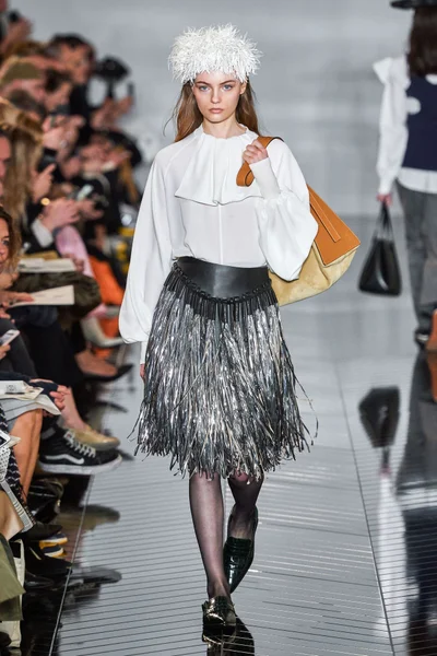 Look 12